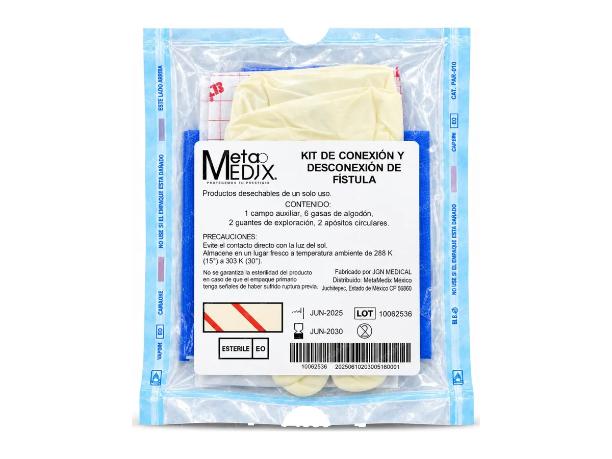 El kit de conexión y desconexión de fístula en su bolsa, con la etiqueta de MetaMedix